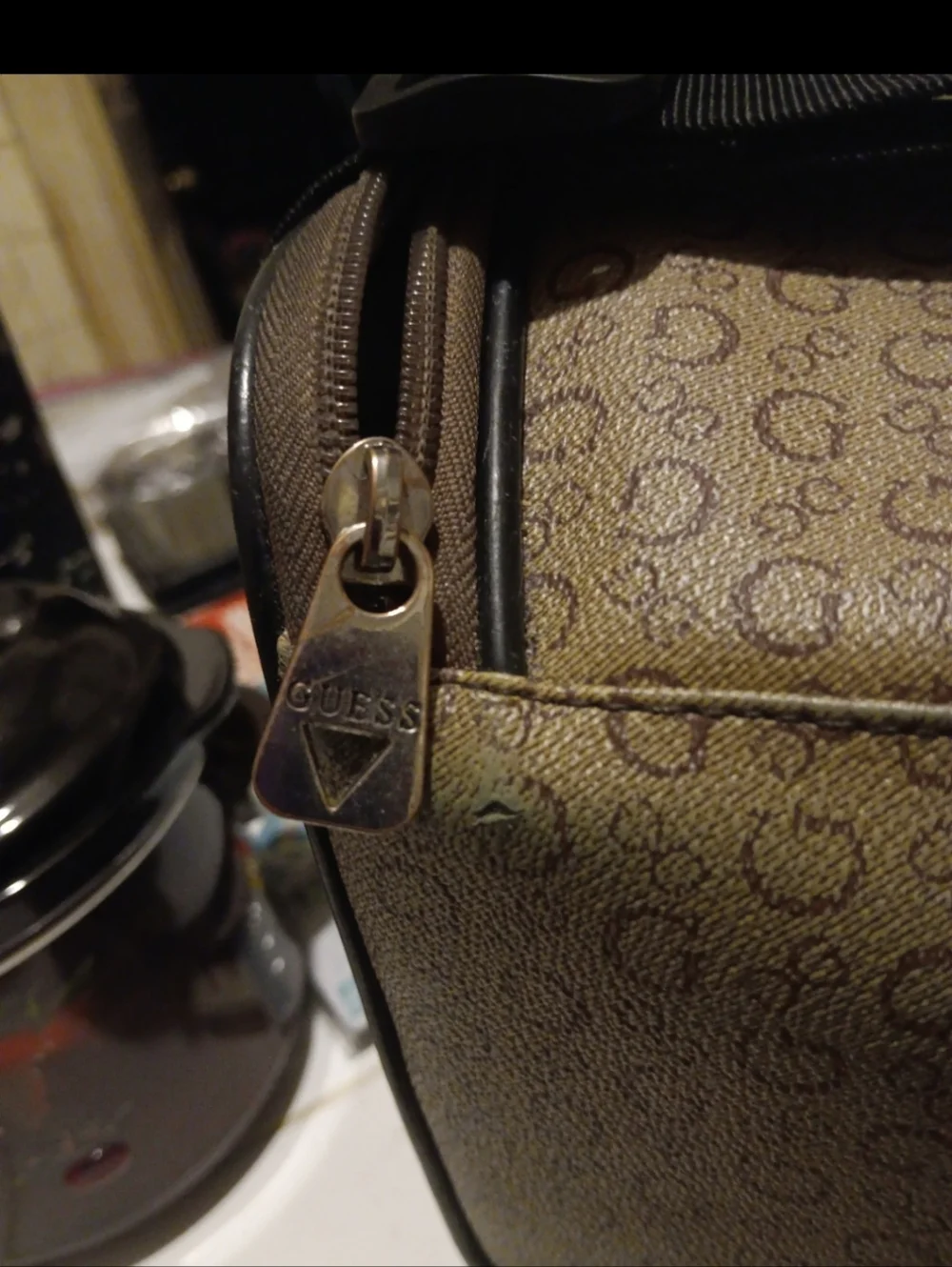 Guess insulated lunch box - Picture 5 of 8